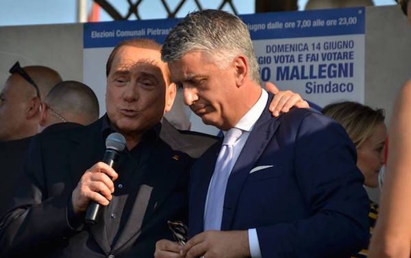 Silvio Berlusconi e Massimo Mallegni durante la campagna elettorale a Pietrasanta