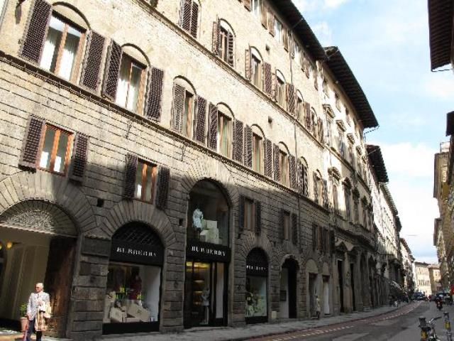Via Tornabuoni a Firenze dove è avvenuta la spaccata