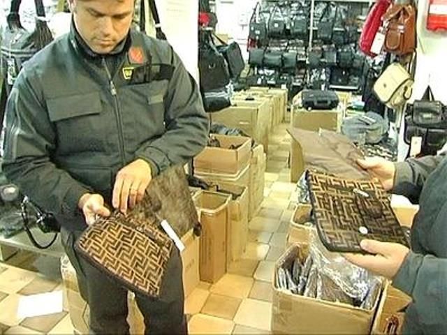 Prodotti cinesi contraffatti