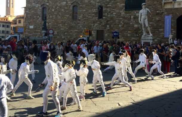 Il primo #fencingmob di scherma a Firenze