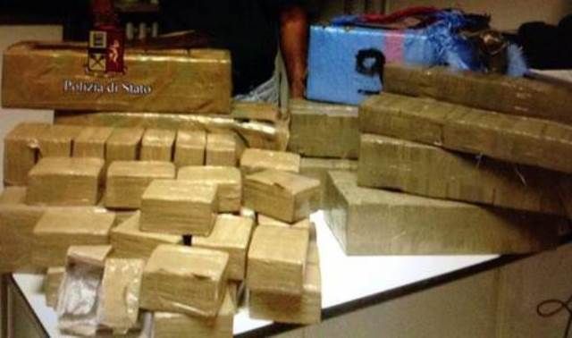 I panetti di hashish sequestrati dalla Squadra Mobile di Livorno