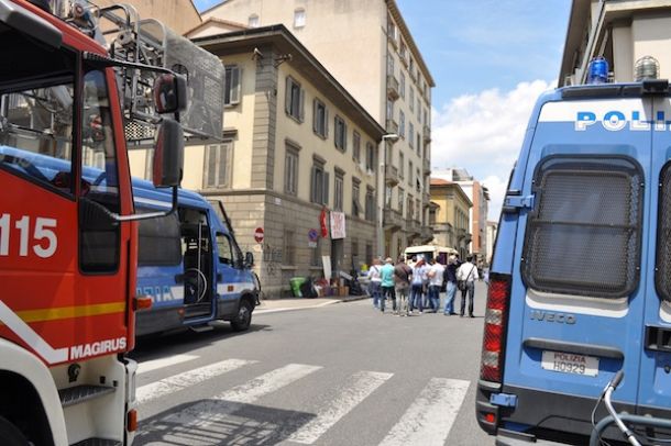 Polizia, carabinieri e vigili del fuoco sul posto