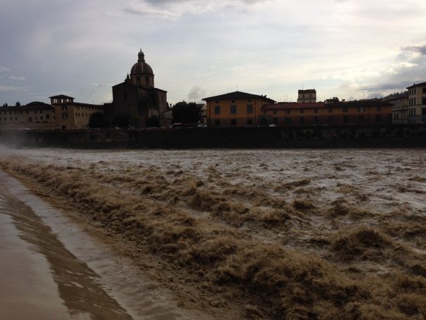 Il maltempo ingrosso anche l'Arno