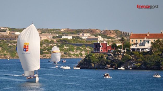 Il Corsaro II all'arrivo nel primo giorno di regata a Minorca