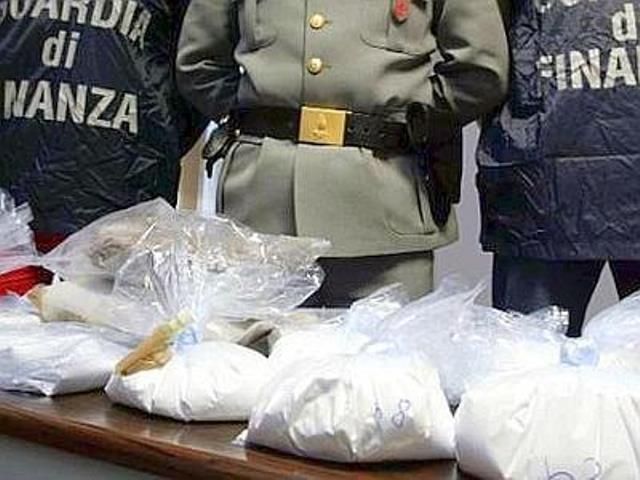 La droga sequestrata dalla Guardia di Finanza