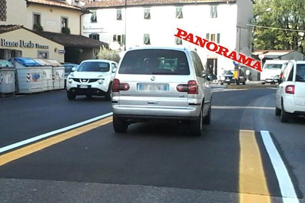 L'auto privata del sindaco Renzi sulla corsia preferenziale in viale Europa. Alla guida è la moglie come lei stessa ha confermato