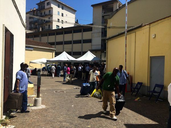 Senza incidenti lo sgombero di via Slataper