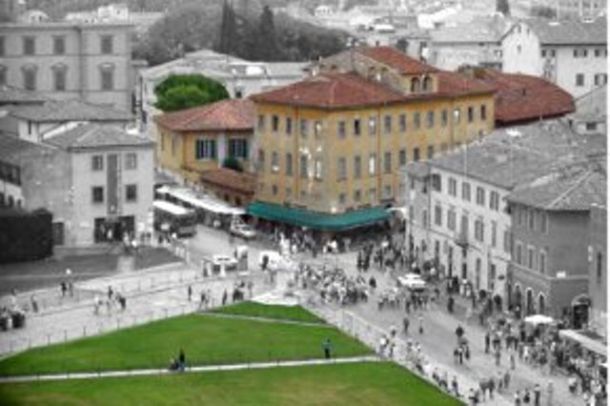 Il palazzo dei Trovatelli in piazza dei Miracoli a Pisa