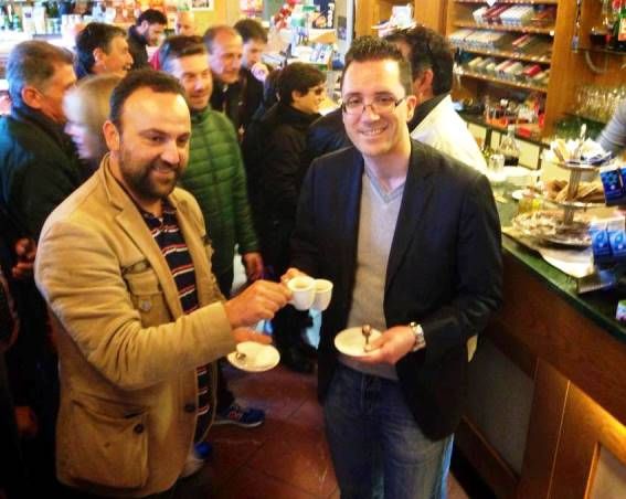 A destra il sindaco di Volterra, Marco Buselli. Foto dal suo profilo Facebook