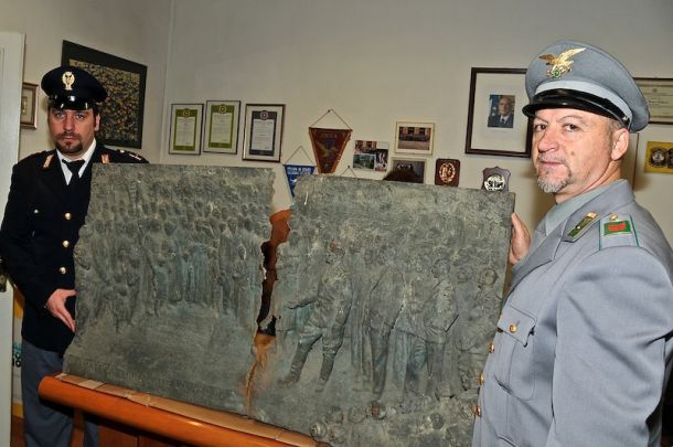 Il bassorilievo di Mussolini ritrovato a Calenzano