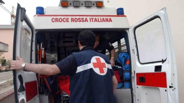 Immediati ma inutili i soccorsi, il 73enne è morto sul colpo
