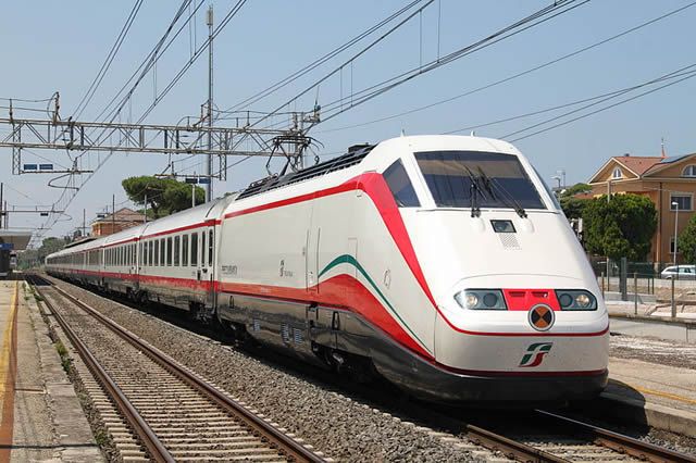 Un treno Freccia Bianca