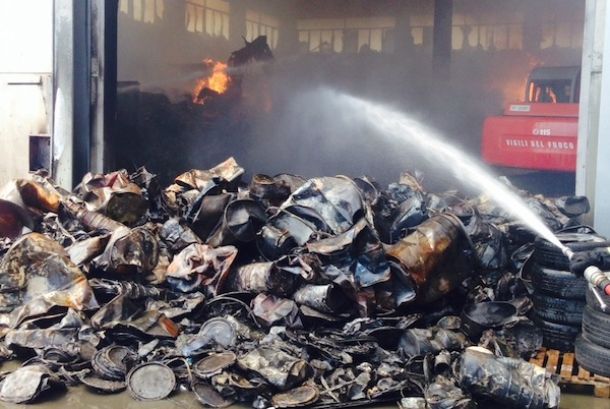 I vigili del fuoco durante l'intervento a Empoli