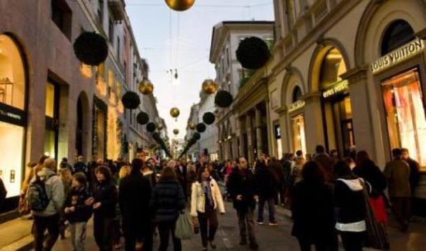 Italiani, cautela nelle spese natalizie