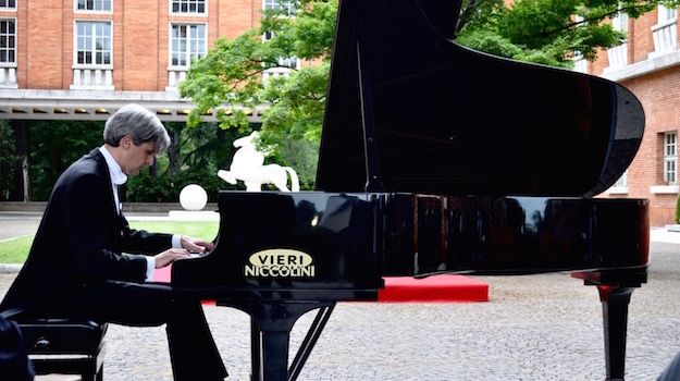 Francesco Attesti in concerto