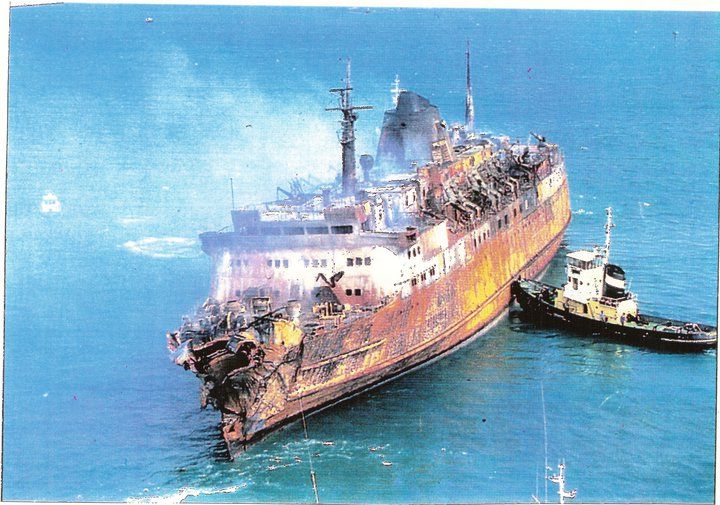 Il relitto del Moby Prince come appariva dopo la tragedia