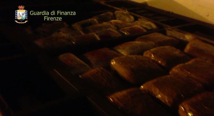 Panetti di droga sequestrata dalla GDF