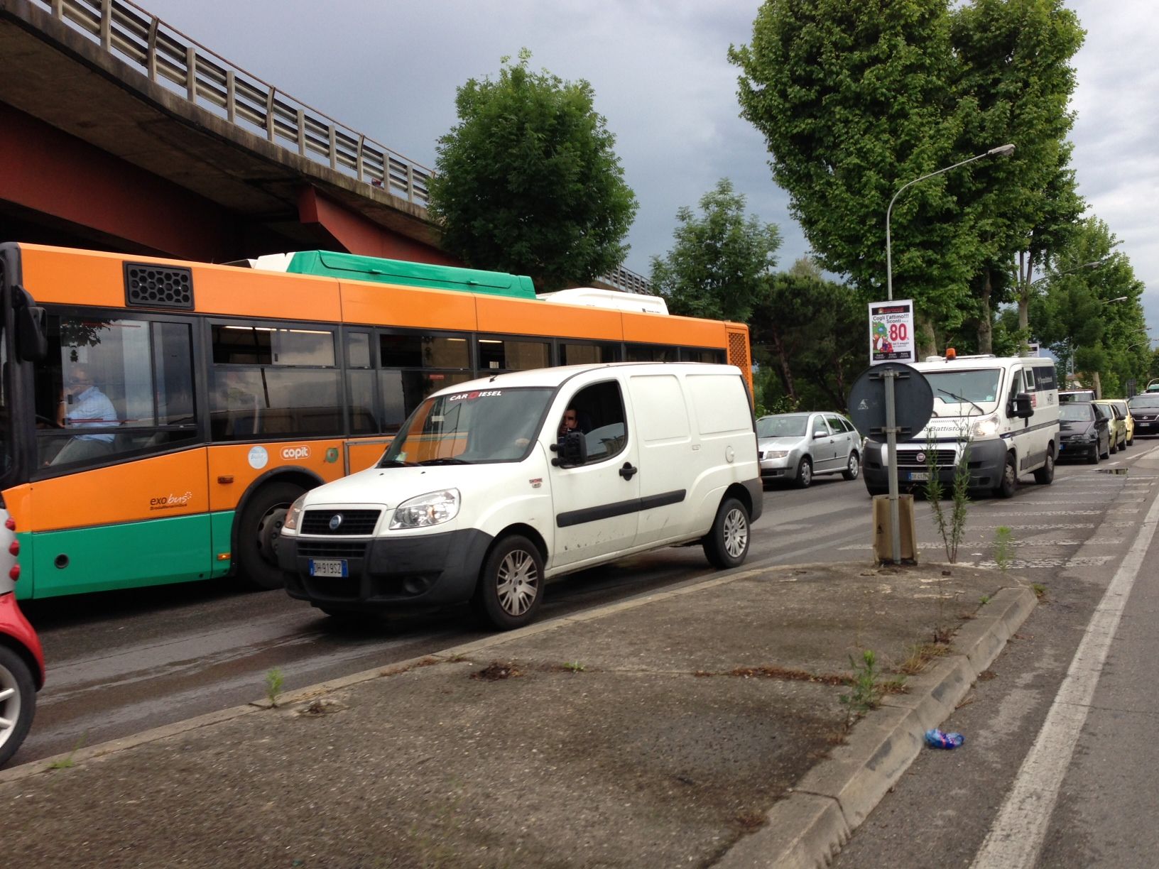 Acquazzone su Firenze e traffico in tilt