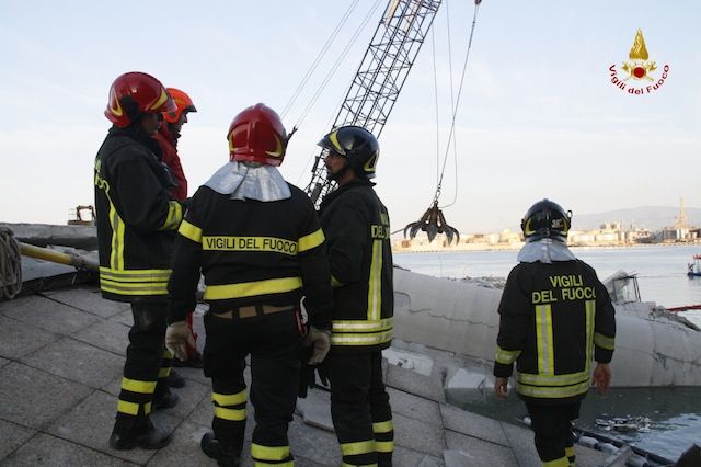 Vigili del fuoco al porto di Genova (Foto Vigili del Fuoco)