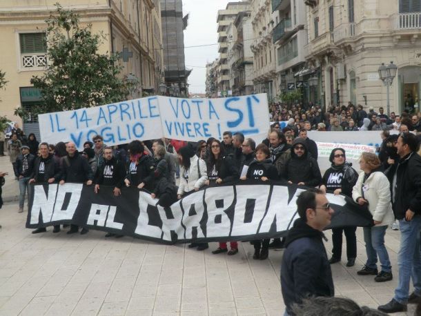 Taranto: migliaia di persone hanno aderito alla manifestazione contro il decreto Salva Ilva
