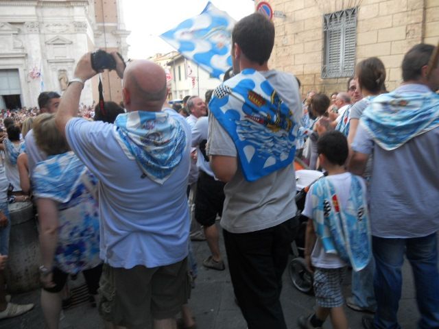 Contradaioli dell'Onda in festa