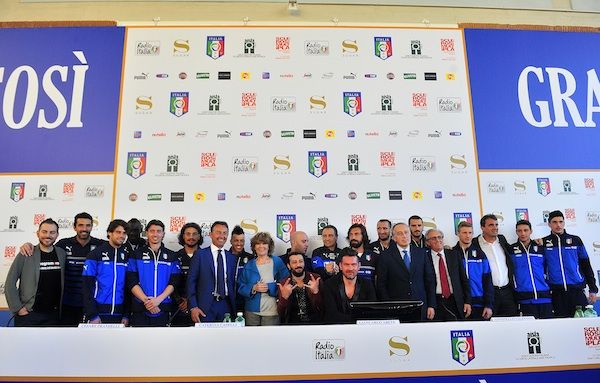 Il gruppo azzurro oggi alla presentazione dell'Inno dei Negramaro
