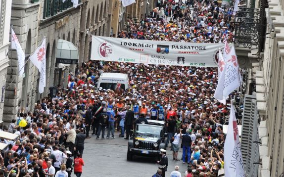 100 Km del Passatore: la partenza in via Calzaiuoli