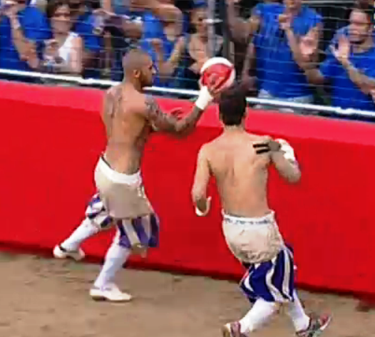 Calcio Storico 2014, prima caccia dei Bianchi