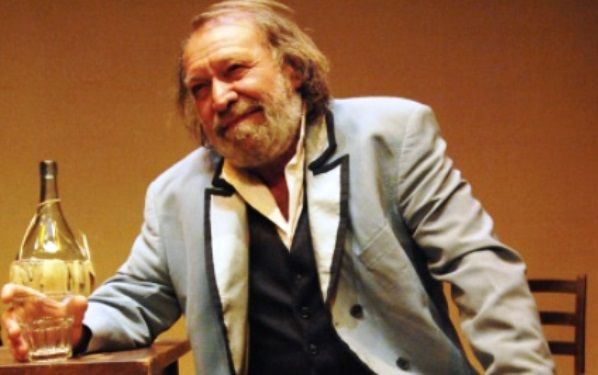Carlo Monni in uno spettacolo teatrale