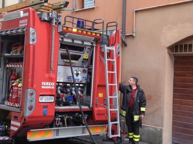 A creare problemi strutturali alla palazzina sono stati vecchi lavori del 2011 in un appartamento