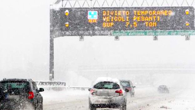 Il segnale stradale presente in numerosi tratti di strade toscane
