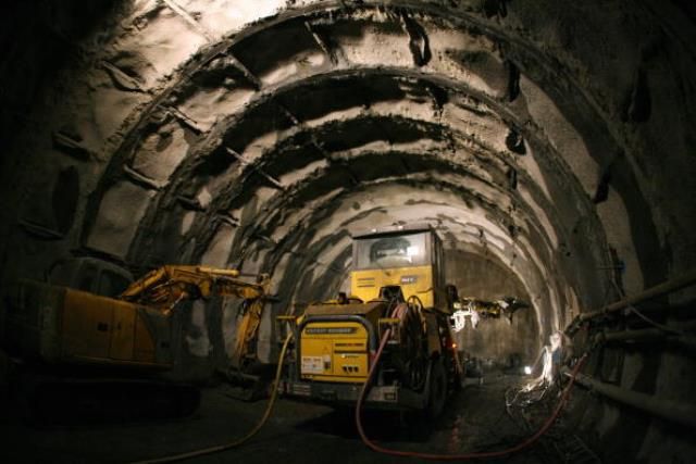 Tunnel Tav di Firenze, 5stelle all'attacco di Renzi
