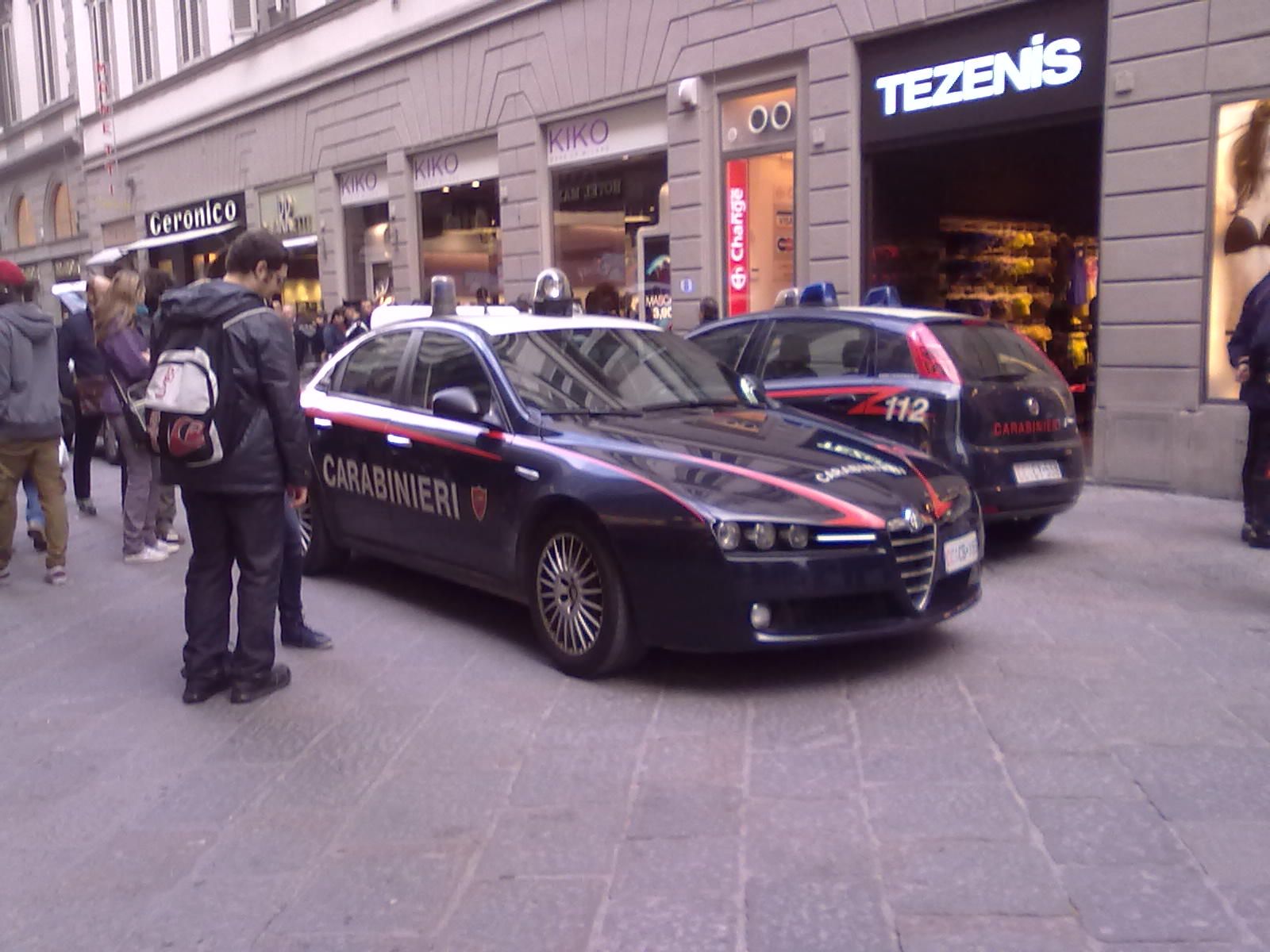 L'intervento dei carabinieri in via Calzaioli