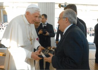 Guido Guidi con Papa Benedetto