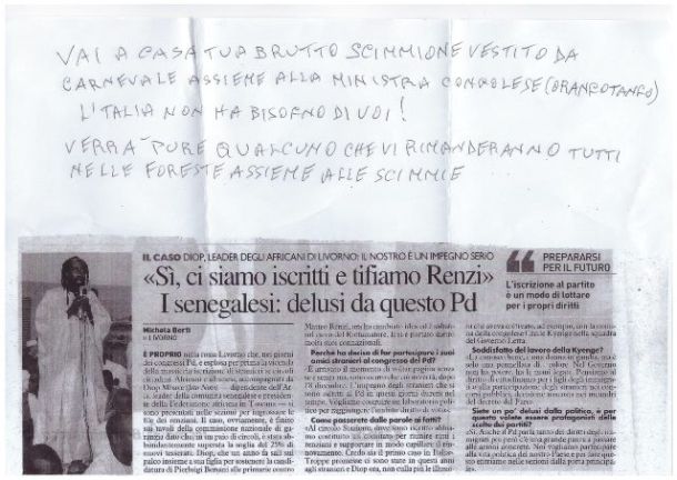 La lettera con le offese e l'articolo di giornale
