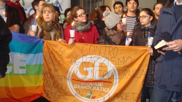 Slogan contro il razzismo e la strage di piazza Dalmazia