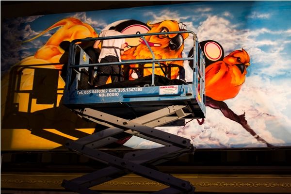 Writer inglese in piazza della Repubblica (Foto Paola Ressa)