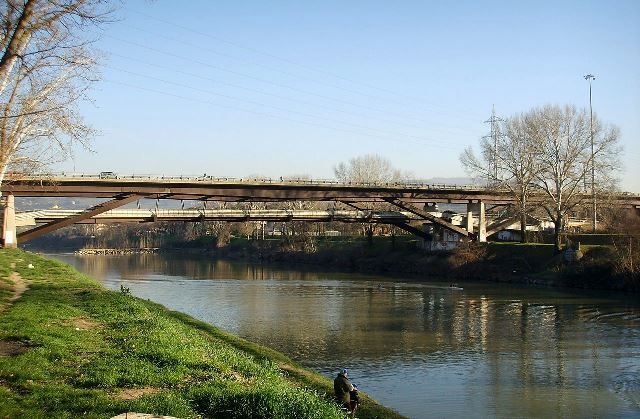 Il luogo del tentato suicidio, l'Arno al Viadotto del Varlungo