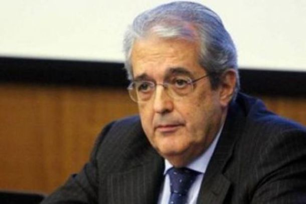 Il ministro Fabrizio Saccomanni alle prese con i conti del Paese