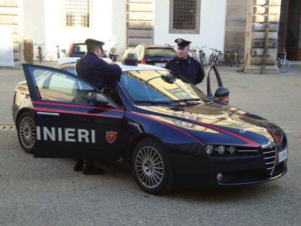 I carabinieri di Viareggio indagano su una rapina con acido muriatico