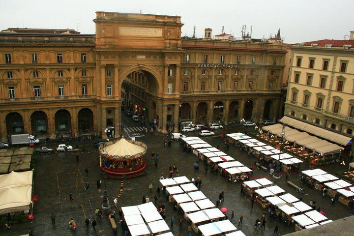 Biennale Enogastronomica in piazza della Repubblica
