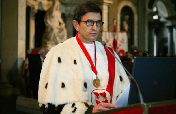 Il rettore Tesi inaugurando l'anno accademico