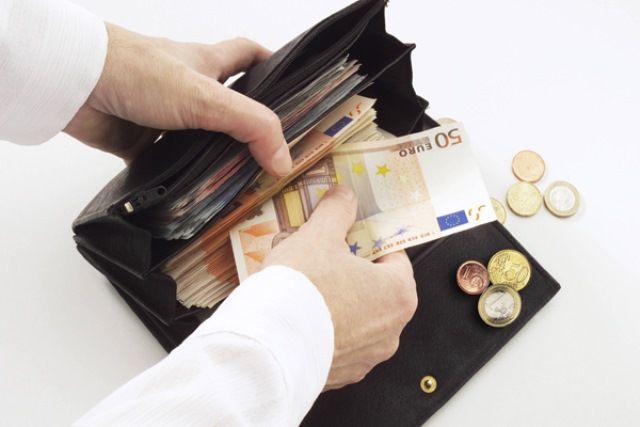 Cala causa crisi la ricchezza delle famiglie italiane