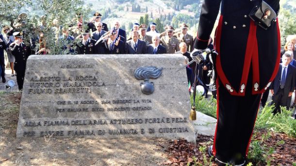 Il cippo che ricorda il sacrificio dei Carabinieri di Fiesole