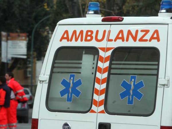 Il giovane è morto poco dopo il ricovero in ospedale