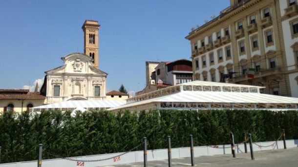 In Piazza Ognissanti il gazebo del matrimonio indiano da favola