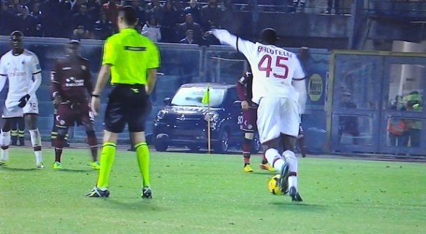 Balotelli tira la punizione del 2° gol