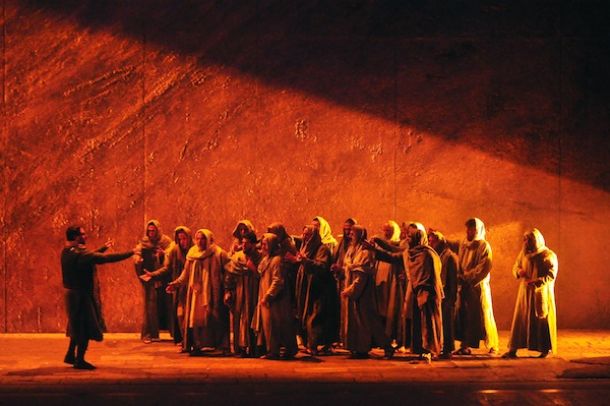Una scena del Nabucco (credit Maggio Musicale Fiorentino / Sebastiano Piras)
