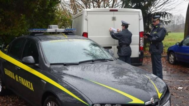 Guardia di Finanza, nei guai 9 imprenditori e 8 società del settore lapideo di Carrara