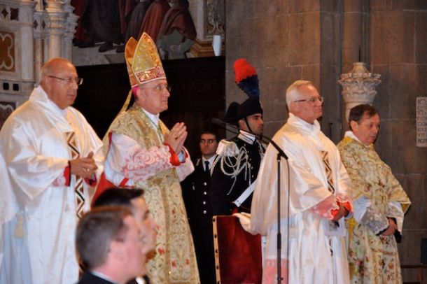 La messa per la Virgo Fidelis è stata officiata dal vescovo Giuseppe Sciacca